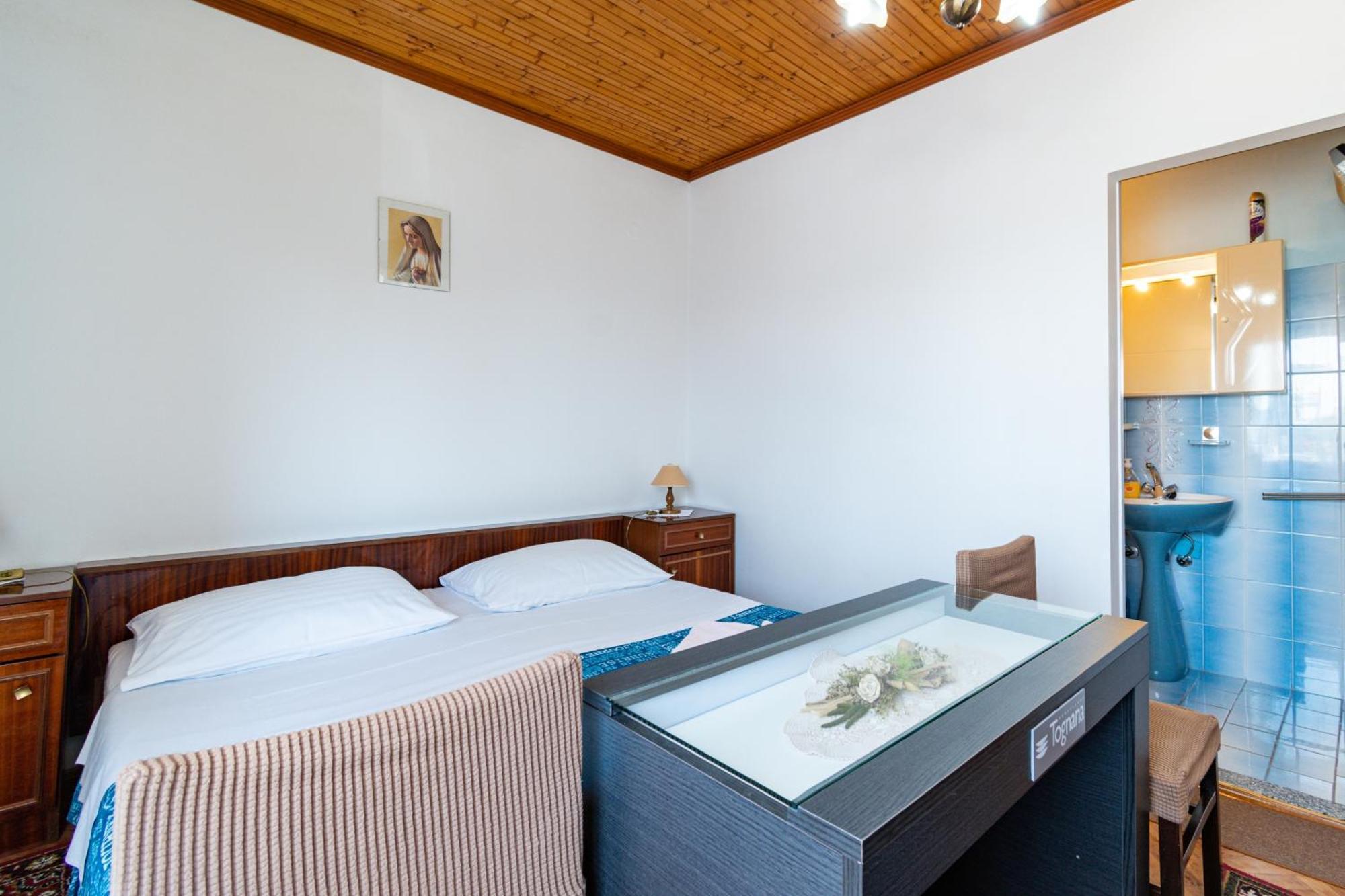 Apartments And Rooms With Parking Space Skrbcici, Krk - 21231 Cameră foto