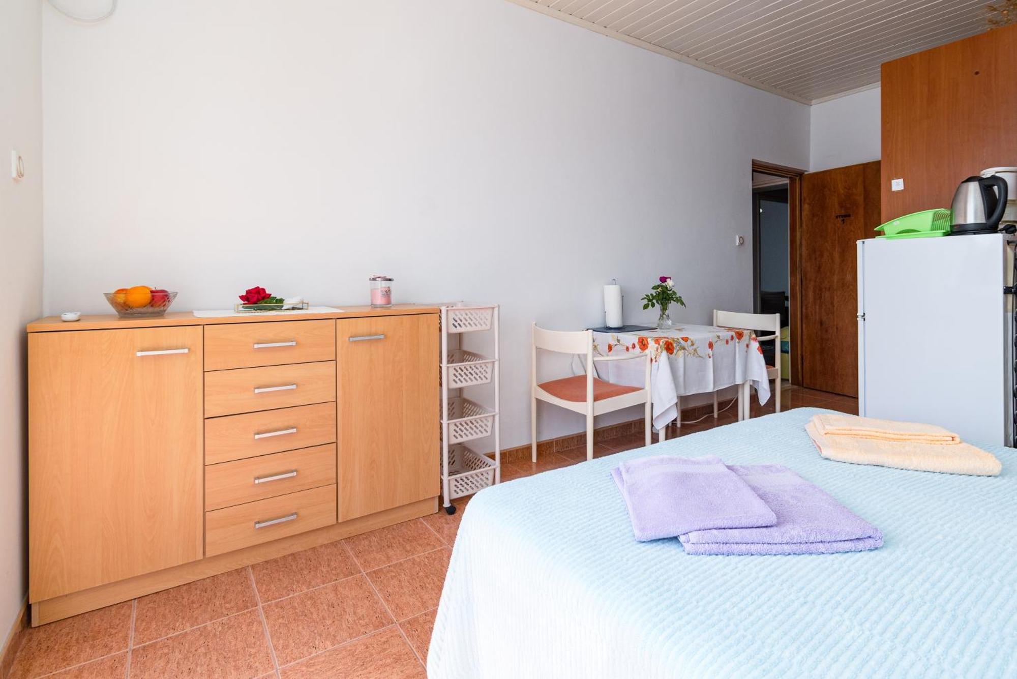 Apartments And Rooms With Parking Space Skrbcici, Krk - 21231 Cameră foto